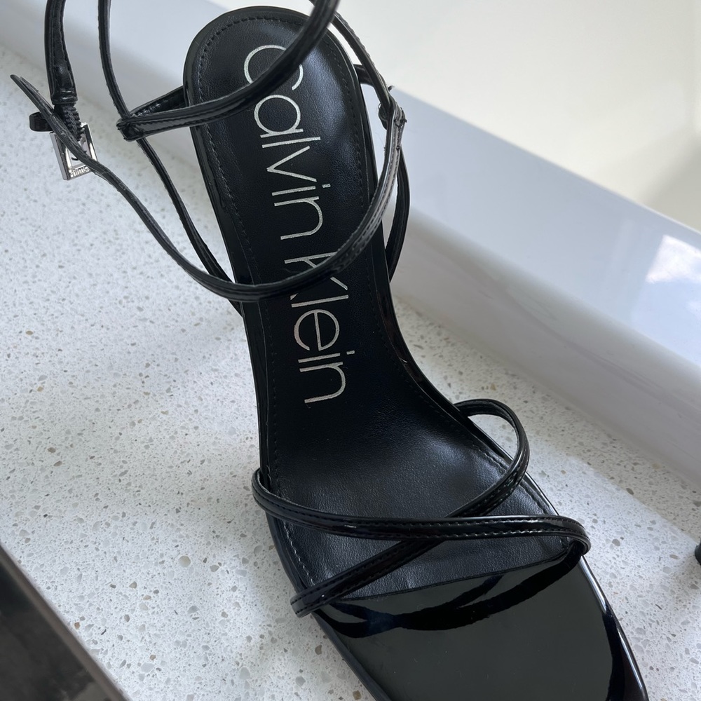 Black paten leather pumps like new